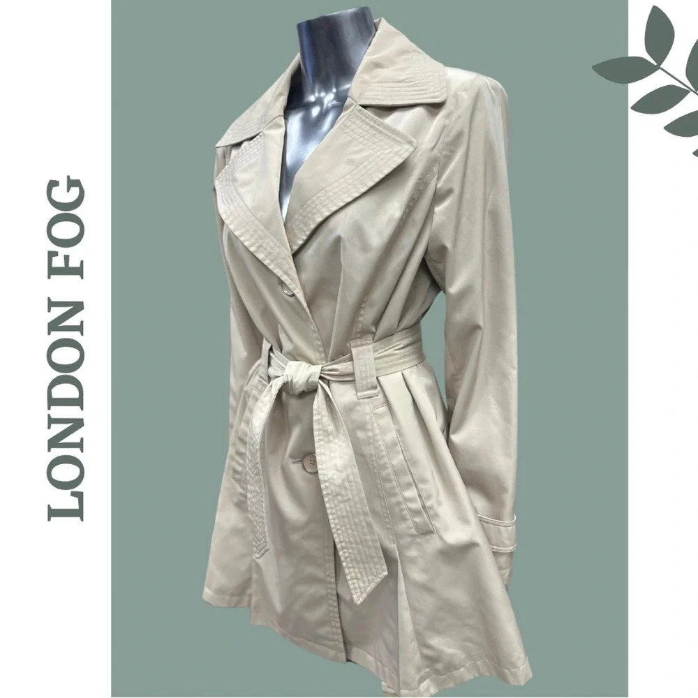 Vintage Y2K London Fog Trench Coat
Tan Single Breasted Waist Tie Size
Medium - Picture 4 of 13